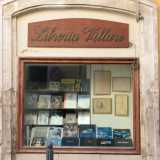 Qui ha sede una piccola libreria che come raccontato in un altro articolo �resiste� dal 1979 proponendo un catalogo meno �commerciale� rispetto alle grandi librerie presenti in citt�